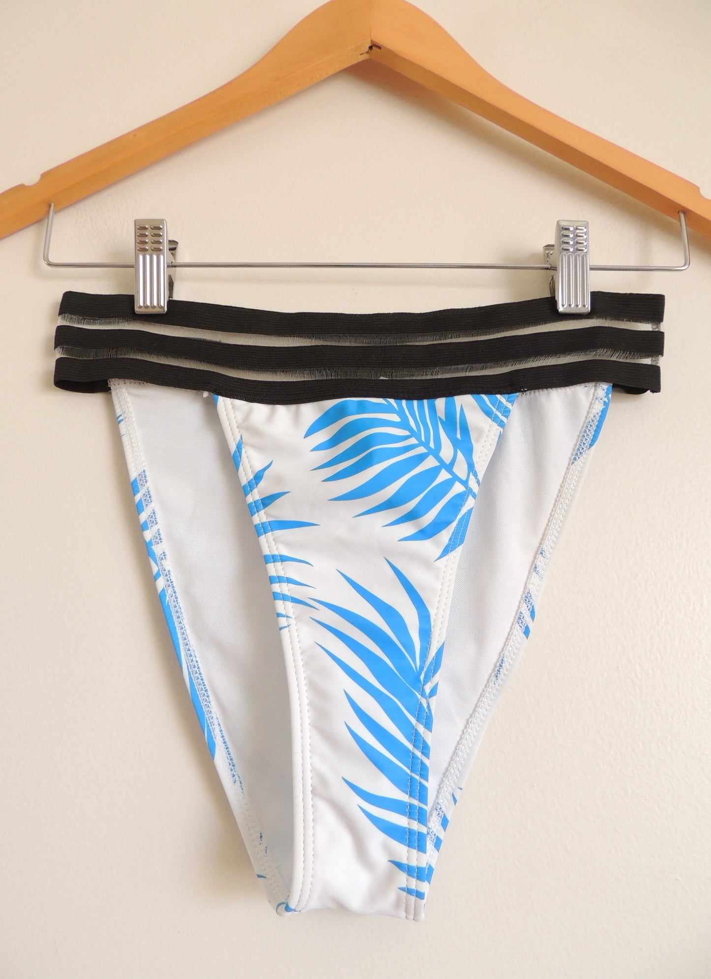 Conjunto Bikini Shein (talla M, sin uso)