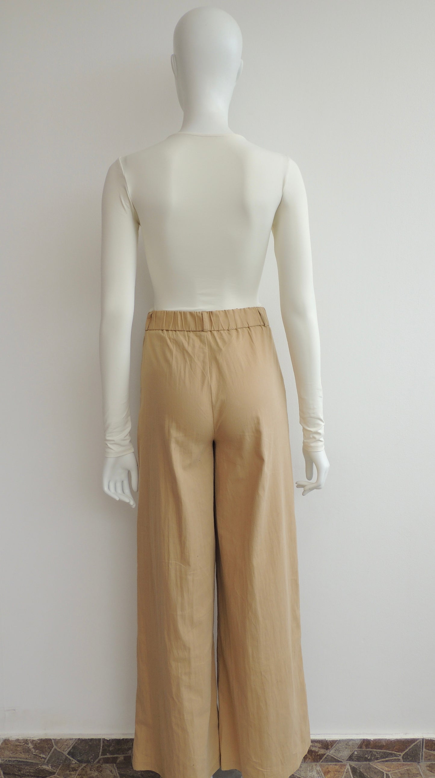 Pantalón Stradivarius (talla EUR 34)