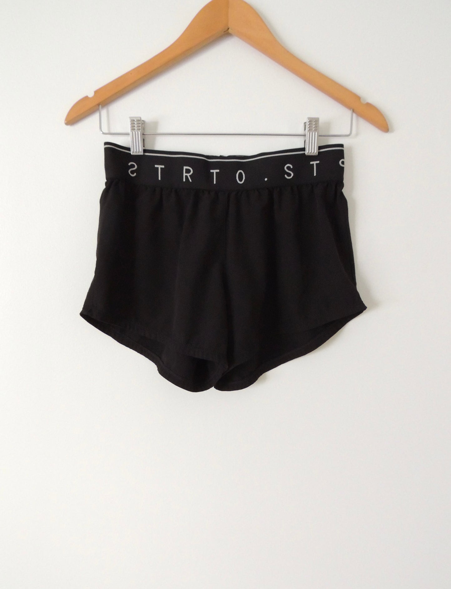 Short H&M (talla EUR 36 = USA 6)