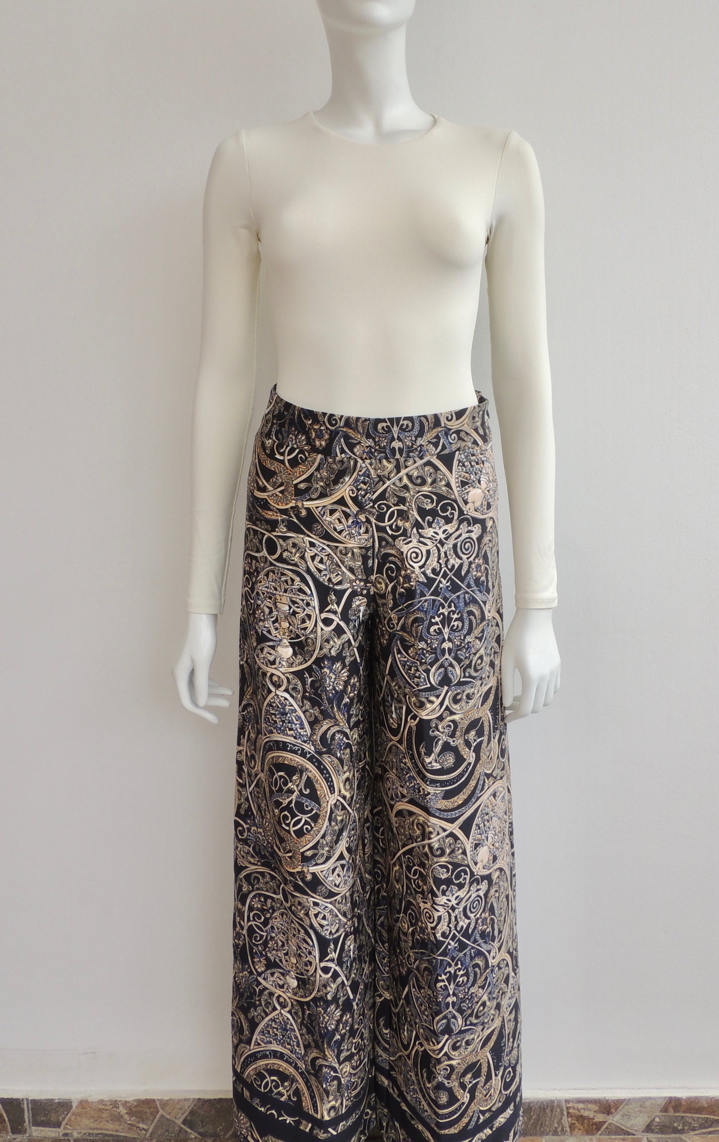 Pantalón H&M (talla EUR 36 = USA 4)