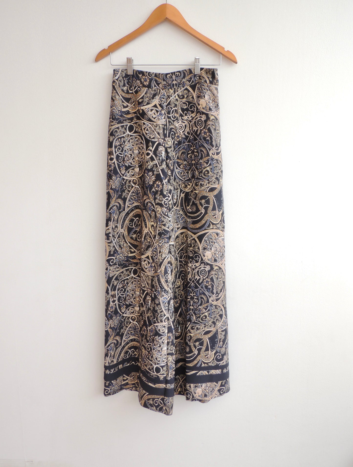 Pantalón H&M (talla EUR 36 = USA 4)
