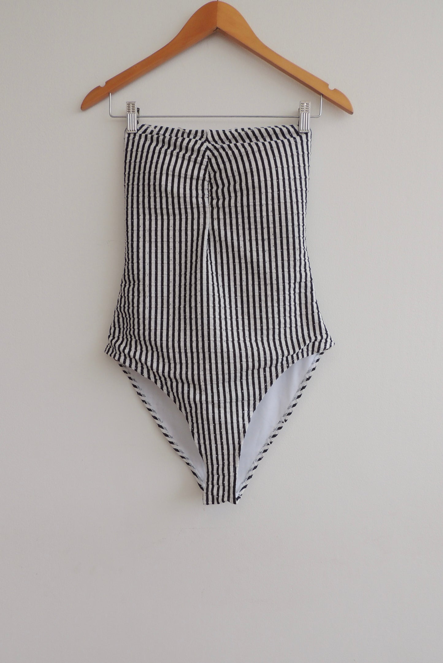 Ropa de Baño sin marca, sin talla como un L, sin uso)
