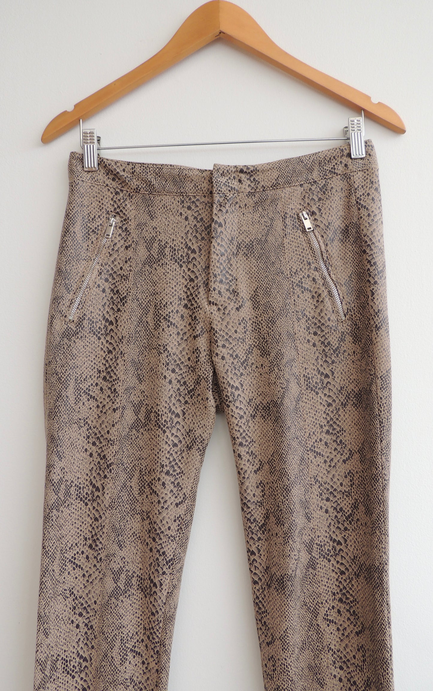 Pantalón sin marca (sin talla, como 28)