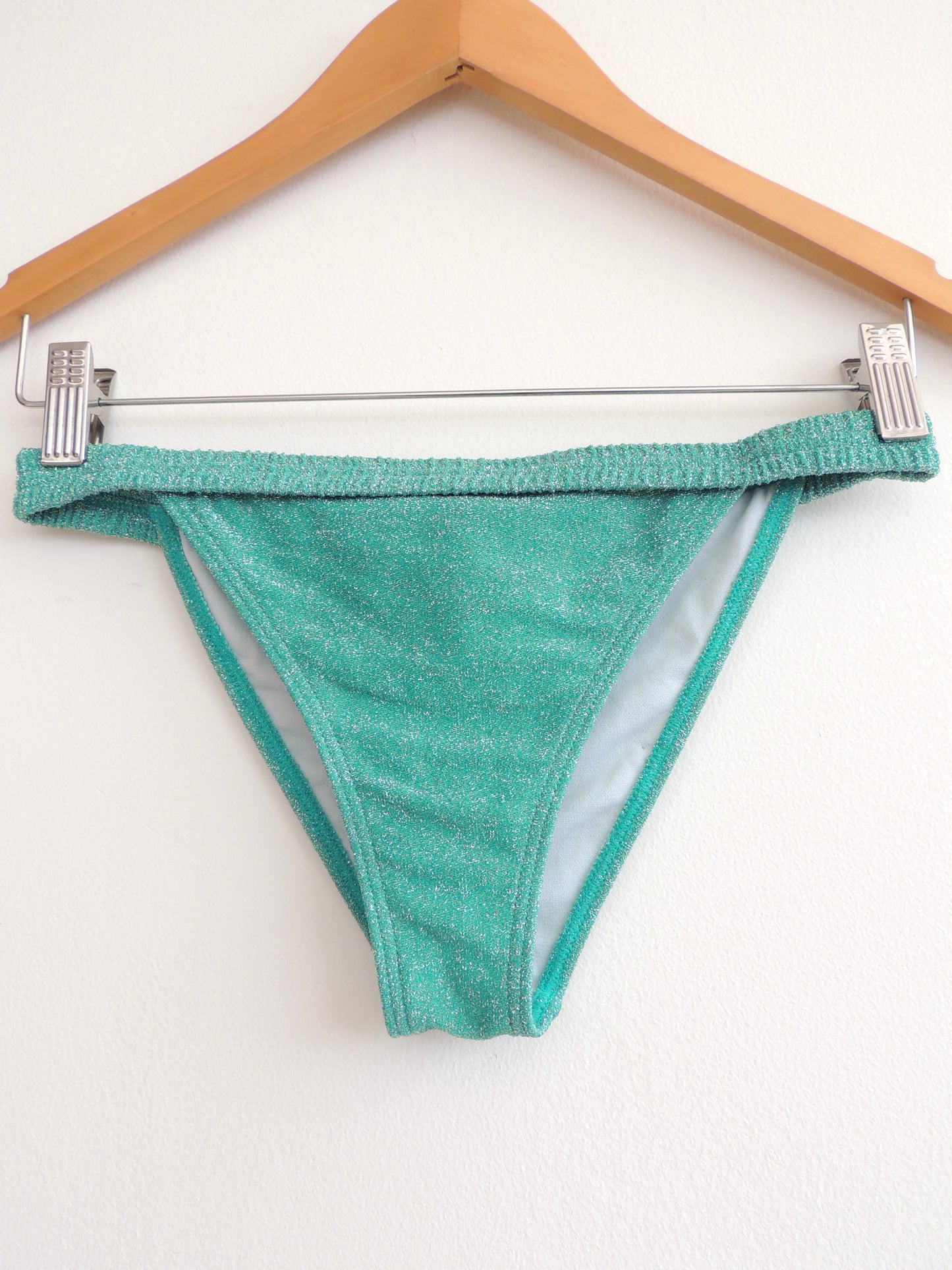 Conjunto Bikini All Basics (talla M, con etiqueta)
