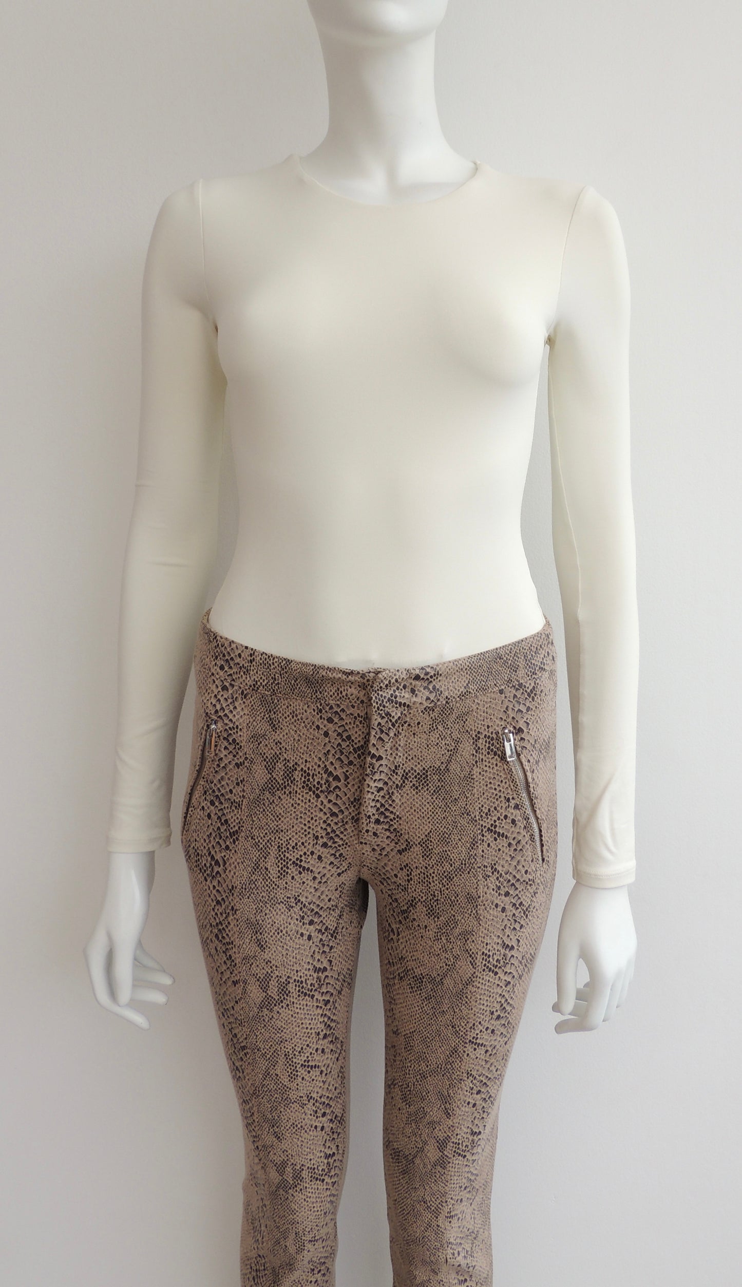 Pantalón sin marca (sin talla, como 28)