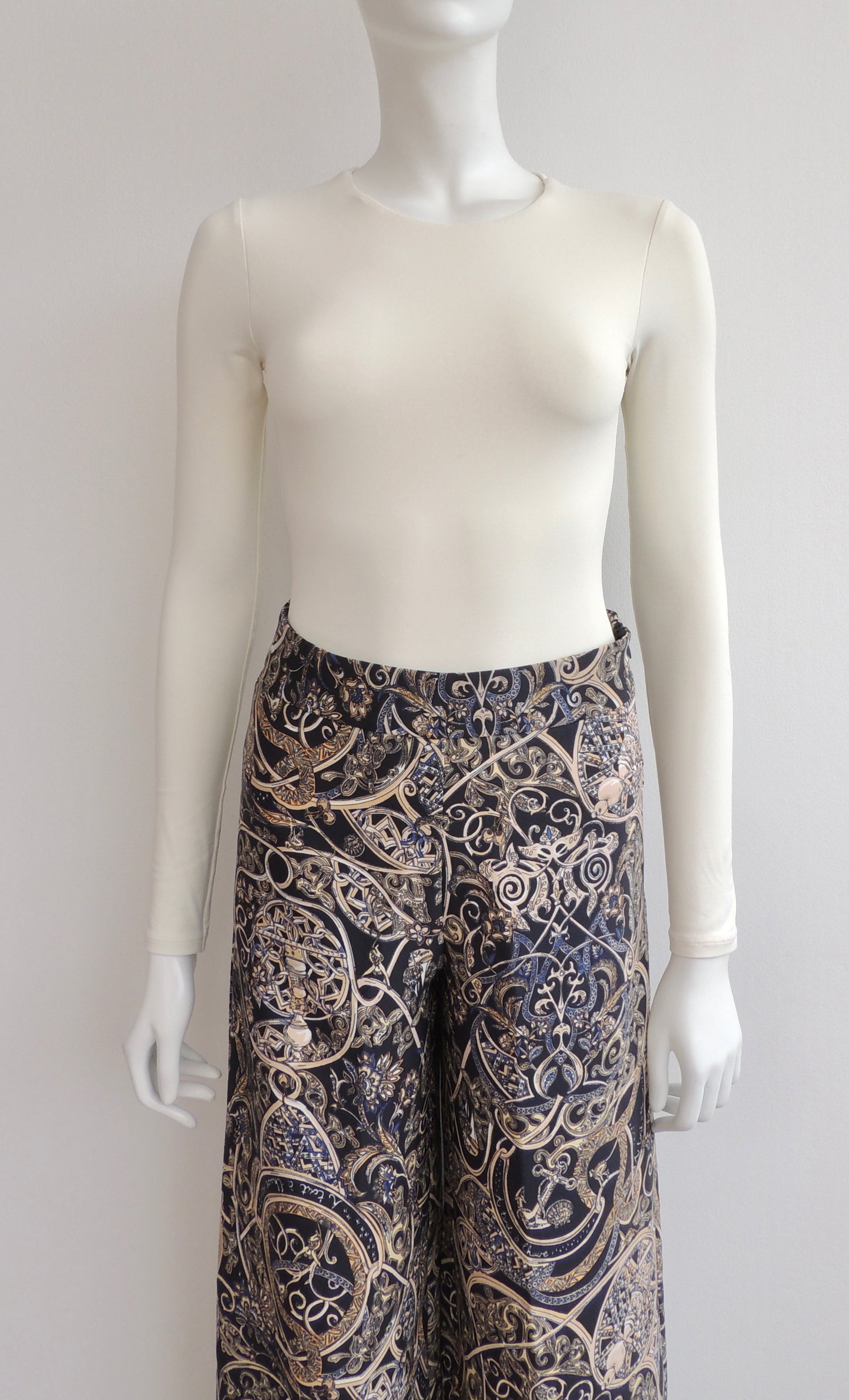Pantalón H&M (talla EUR 36 = USA 4)