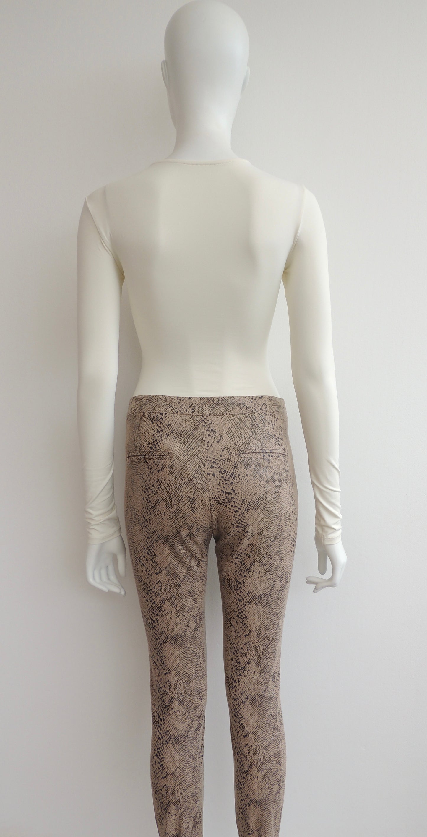 Pantalón sin marca (sin talla, como 28)