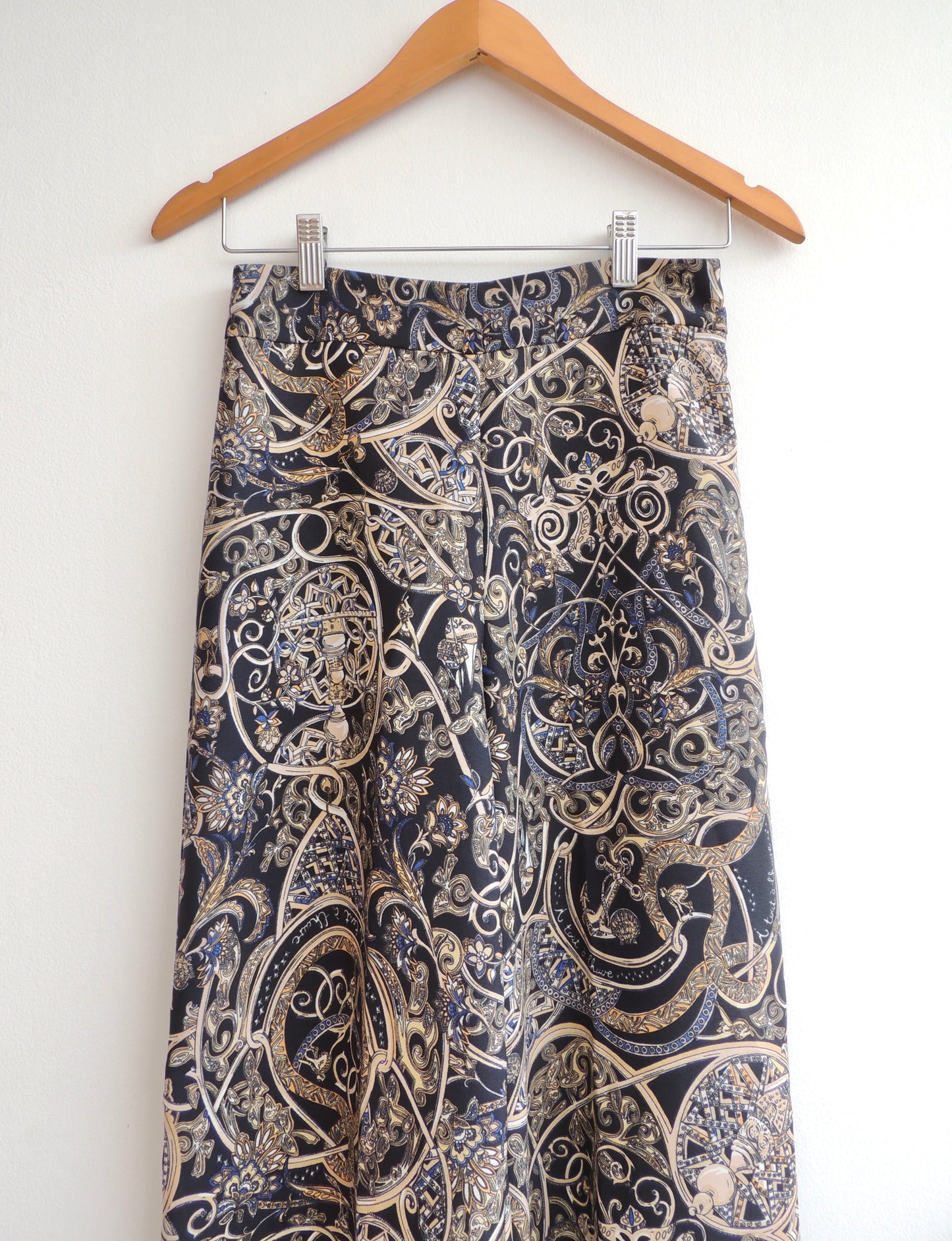 Pantalón H&M (talla EUR 36 = USA 4)