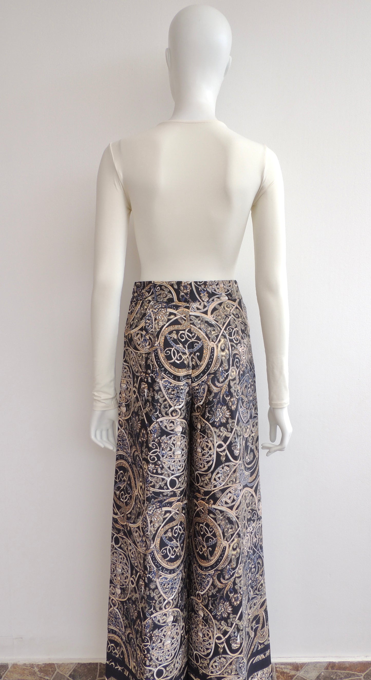 Pantalón H&M (talla EUR 36 = USA 4)