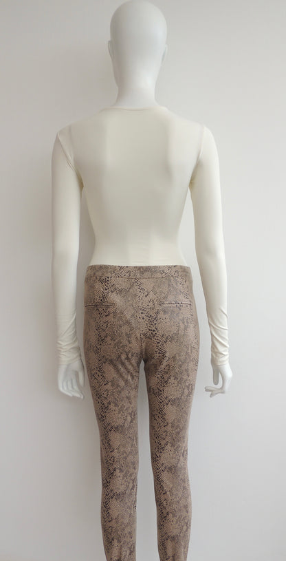 Pantalón sin marca (sin talla, como 28)